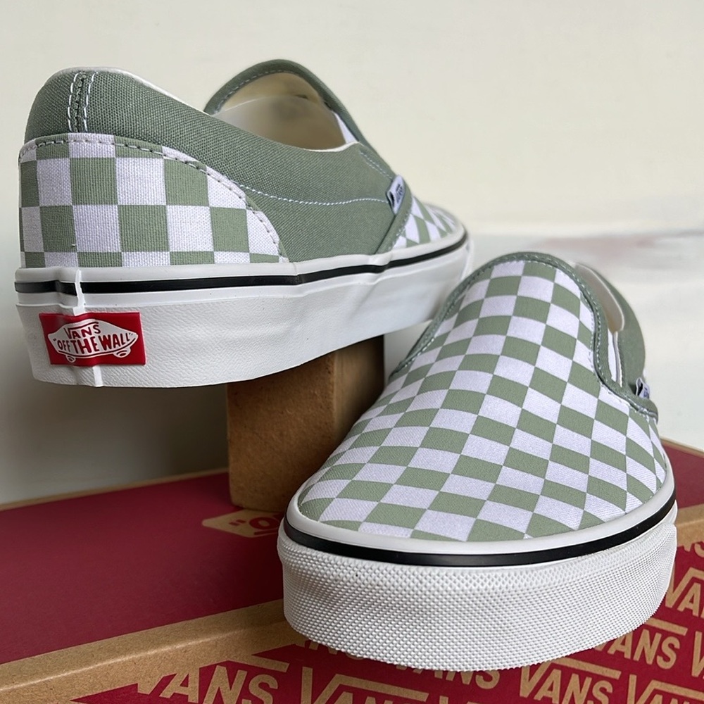 Vans Men’s Classic Slip-On Color Theory Checkerboard
VN000BVZCJL
Sneakers - Picture 8 of 16